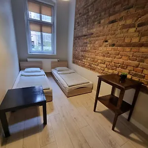 Tanie Spanie Przy Targach Poznańskich - Zameldowanie Bezobsługowe- Poznań